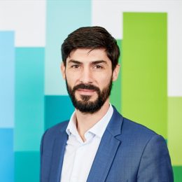 百度自2021年以来首次发债,消息人士称其成功发行了100亿元人民币(14亿美元)离岸债券,其中包括75亿元人民币的5年期和25亿元人民币的10年期,票面利率分别为2.7%和3%,均低于初步定价指引。此外,这一融资成本比阿里巴巴在11月份发行的点心债低了10个基点。