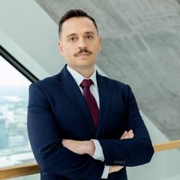 Summit Insights：将英伟达评级由买进下调至持有