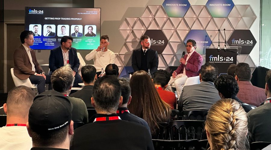 美国总统特朗普:期待在沙特会议上取得积极进展