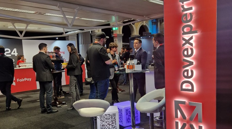 港股午评|恒生指数早盘跌0.46%    黄金股逆势上扬